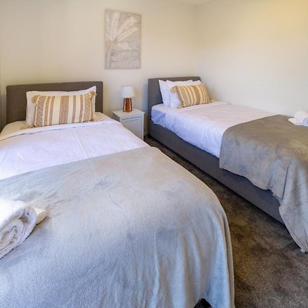 Chic 2-Bed Gem: Trust Arena Proximity - West Akl Apartment Auckland Exterior photo